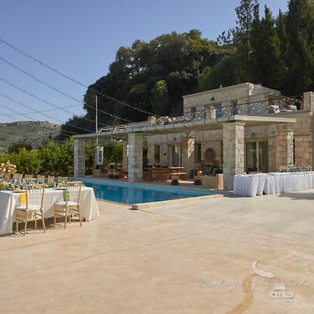 Villa Mantilari Wine Estate 7 Apartments 2 Private Pools 1 Heated Tennis Court Fitness Center Archanes Bagian luar foto