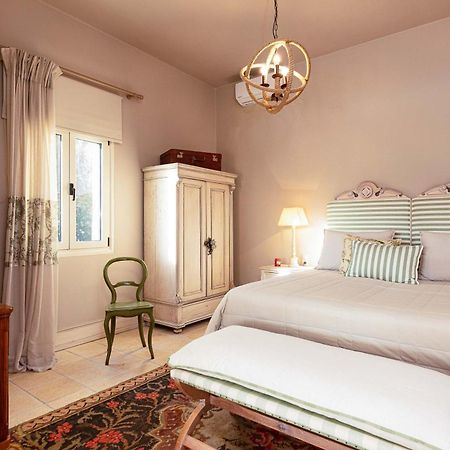 Villa Mantilari Wine Estate 7 Apartments 2 Private Pools 1 Heated Tennis Court Fitness Center Archanes Bagian luar foto