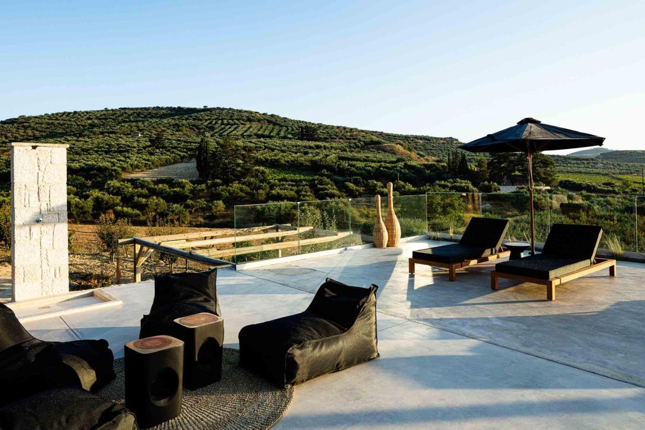 Villa Mantilari Wine Estate 7 Apartments 2 Private Pools 1 Heated Tennis Court Fitness Center Archanes Bagian luar foto