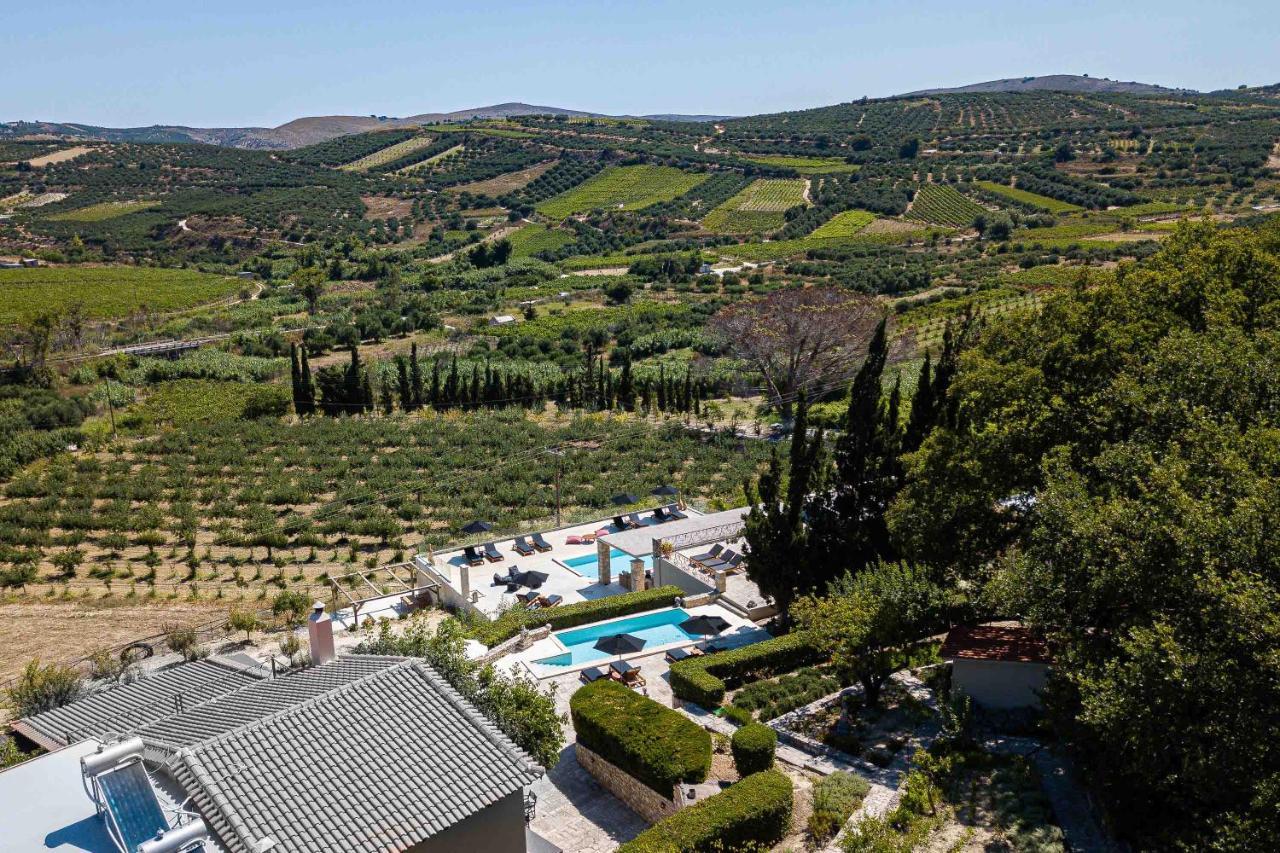 Villa Mantilari Wine Estate 7 Apartments 2 Private Pools 1 Heated Tennis Court Fitness Center Archanes Bagian luar foto