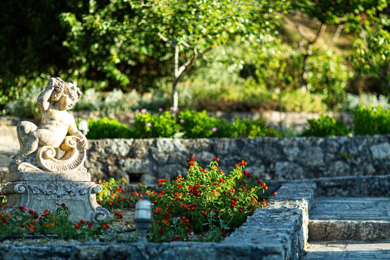 Villa Mantilari Wine Estate 7 Apartments 2 Private Pools 1 Heated Tennis Court Fitness Center Archanes Bagian luar foto