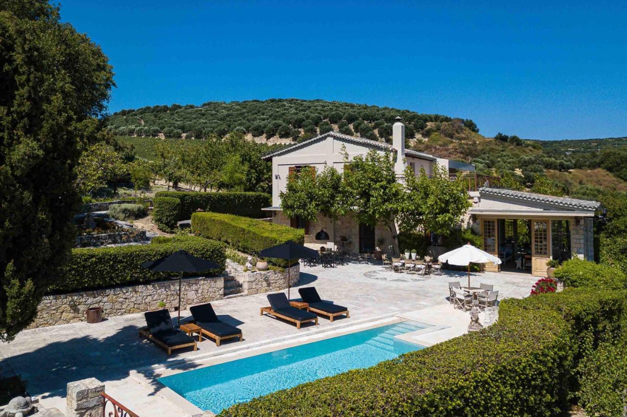 Villa Mantilari Wine Estate 7 Apartments 2 Private Pools 1 Heated Tennis Court Fitness Center Archanes Bagian luar foto