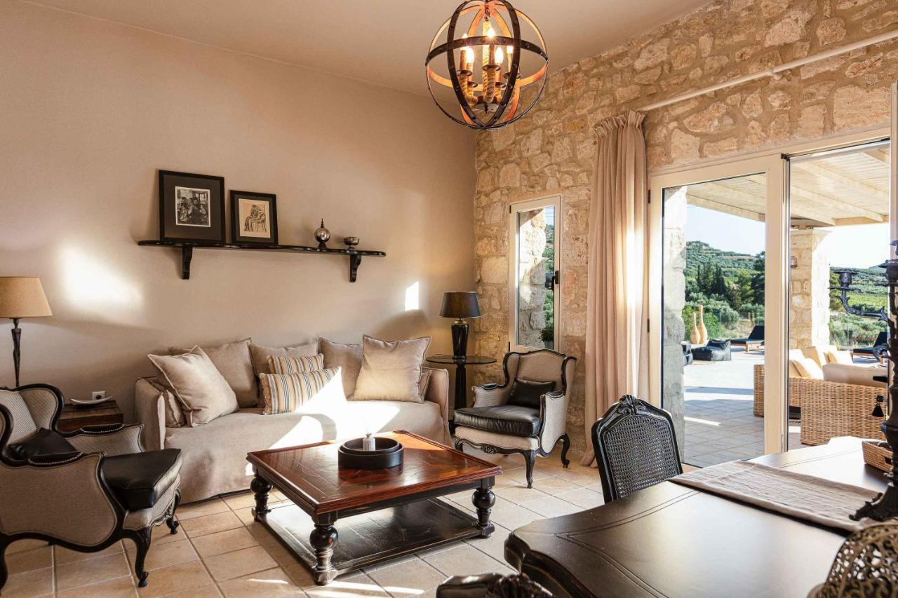 Villa Mantilari Wine Estate 7 Apartments 2 Private Pools 1 Heated Tennis Court Fitness Center Archanes Bagian luar foto
