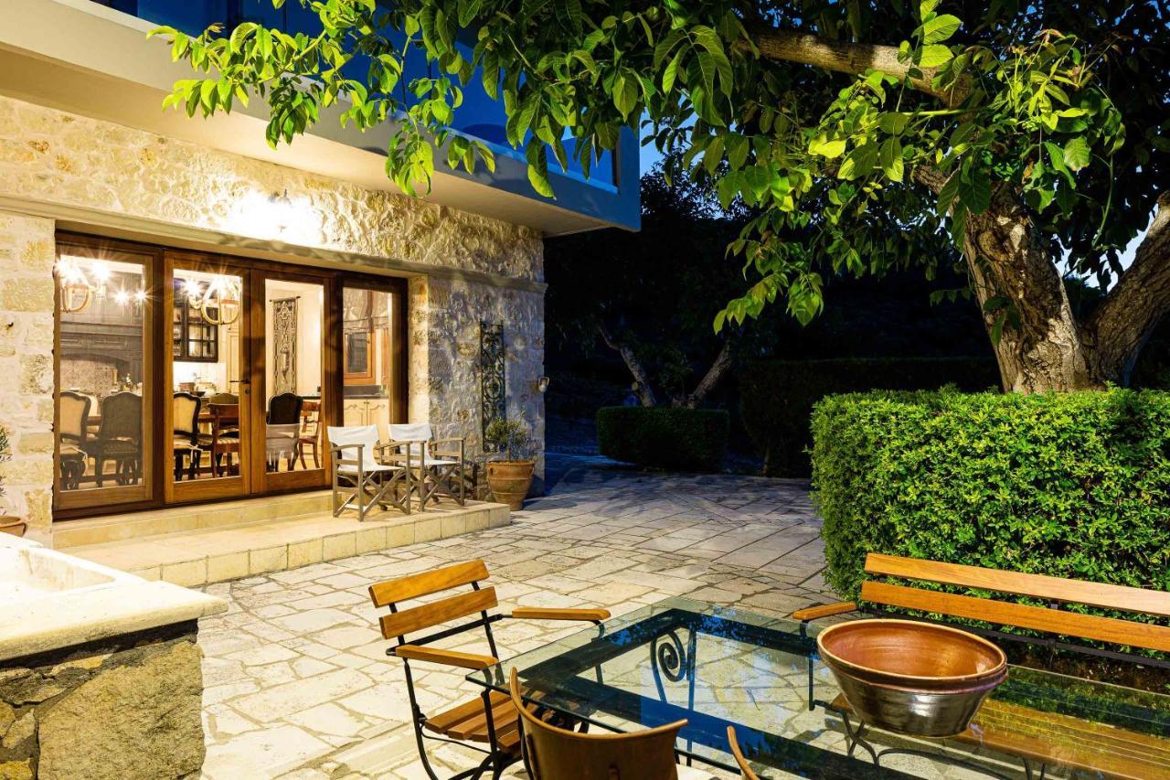 Villa Mantilari Wine Estate 7 Apartments 2 Private Pools 1 Heated Tennis Court Fitness Center Archanes Bagian luar foto