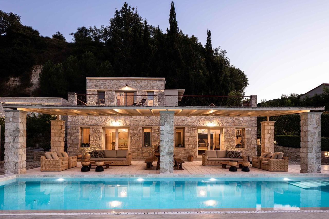 Villa Mantilari Wine Estate 7 Apartments 2 Private Pools 1 Heated Tennis Court Fitness Center Archanes Bagian luar foto