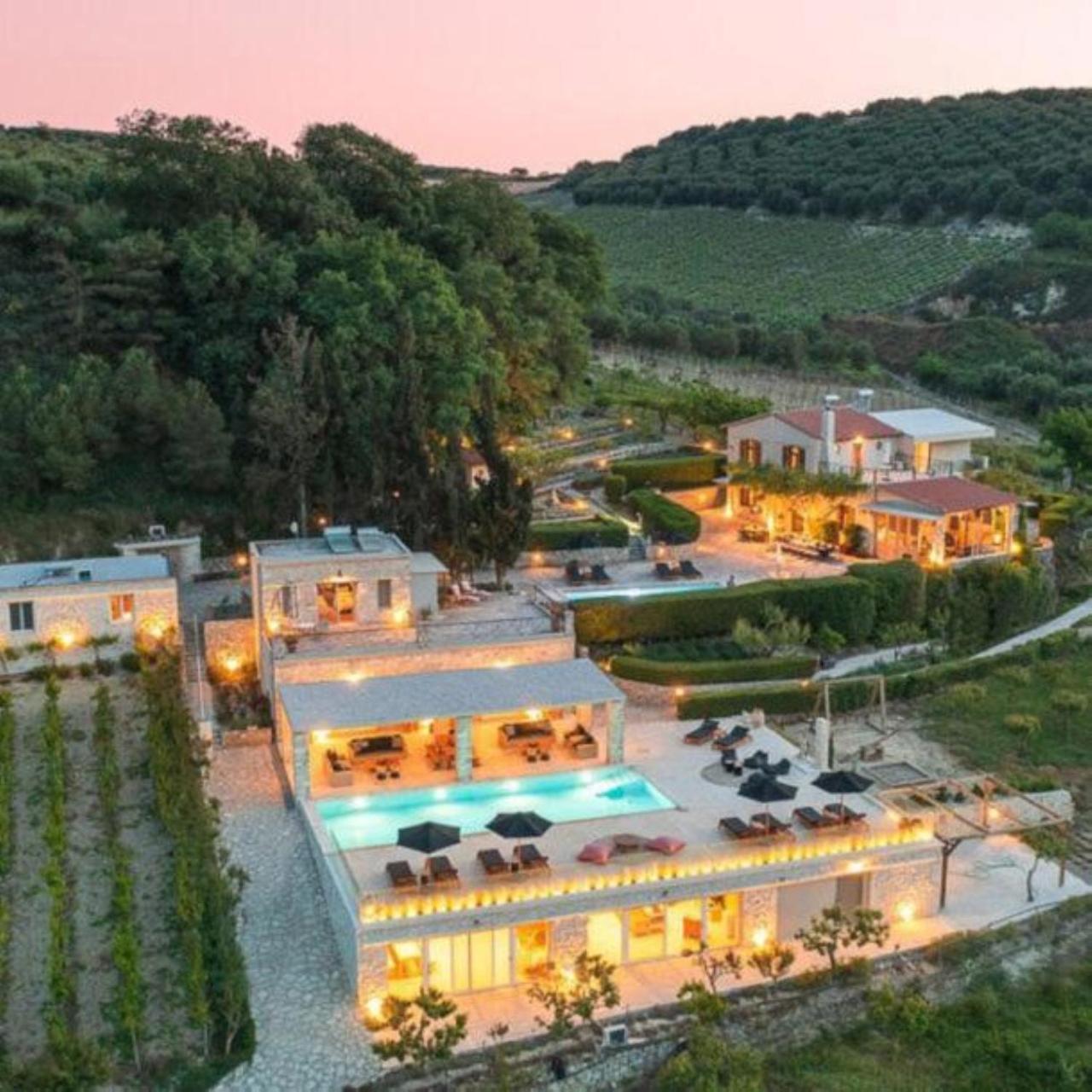 Villa Mantilari Wine Estate 7 Apartments 2 Private Pools 1 Heated Tennis Court Fitness Center Archanes Bagian luar foto