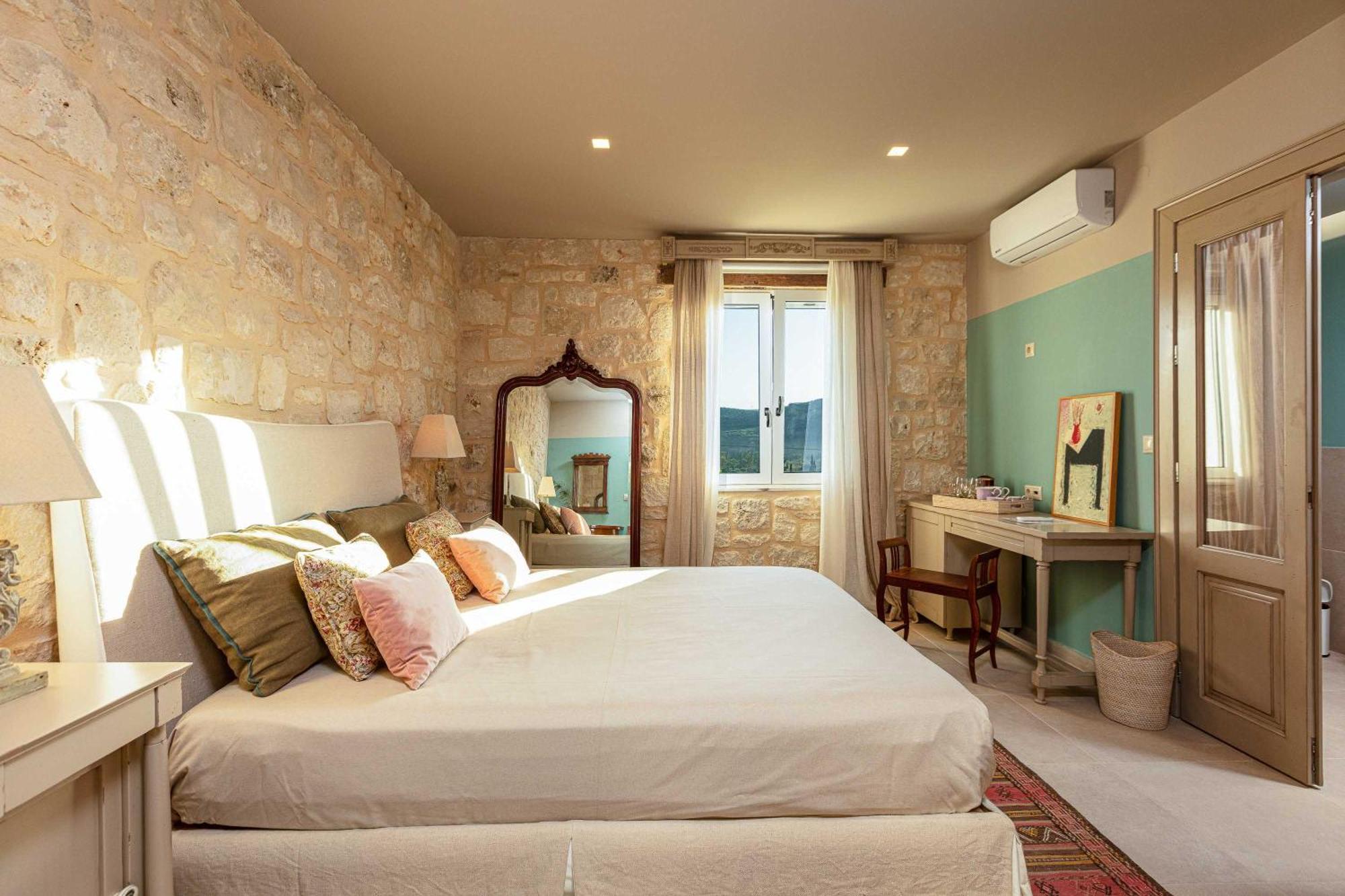 Villa Mantilari Wine Estate 7 Apartments 2 Private Pools 1 Heated Tennis Court Fitness Center Archanes Ruang foto