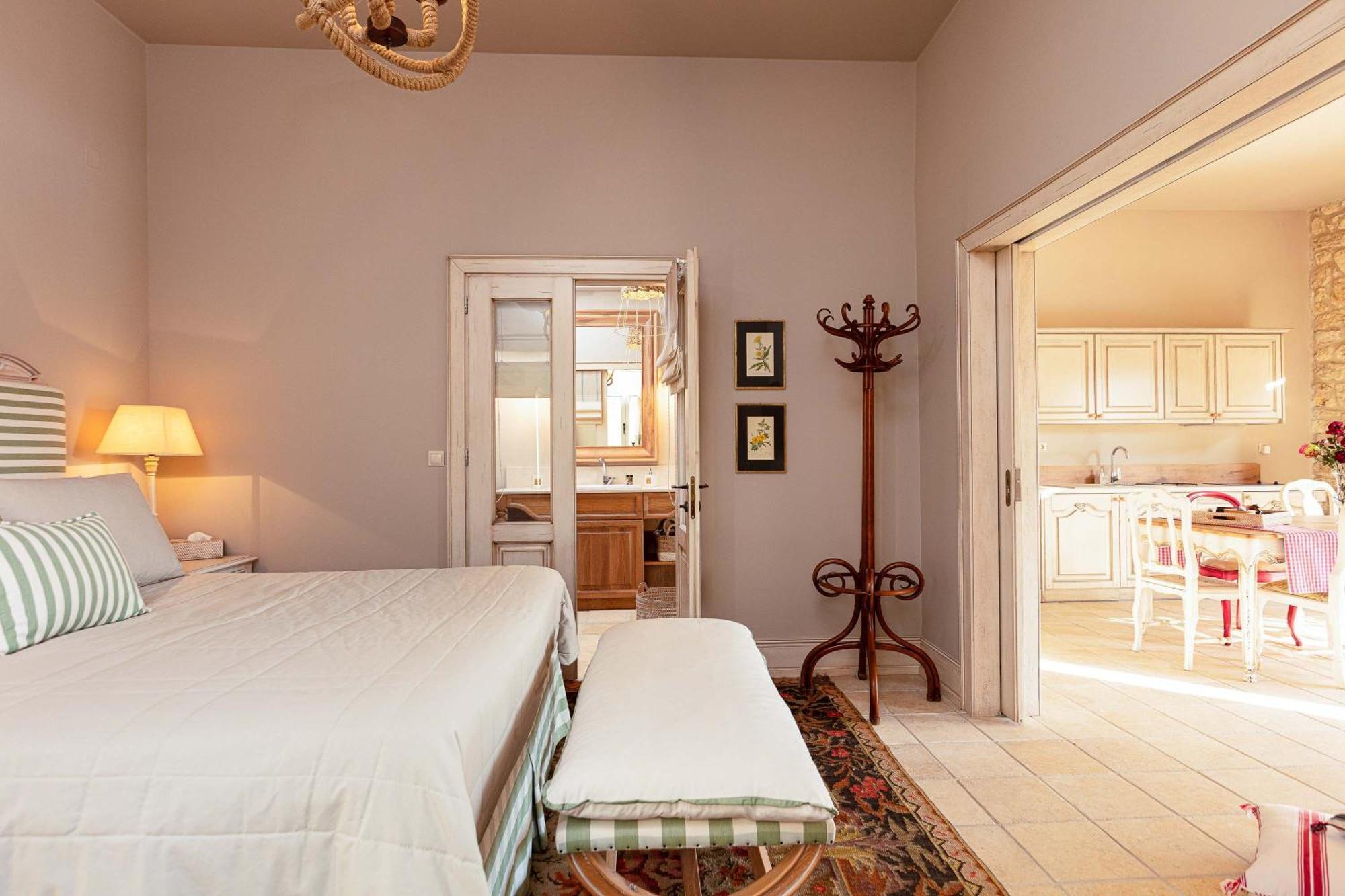 Villa Mantilari Wine Estate 7 Apartments 2 Private Pools 1 Heated Tennis Court Fitness Center Archanes Ruang foto